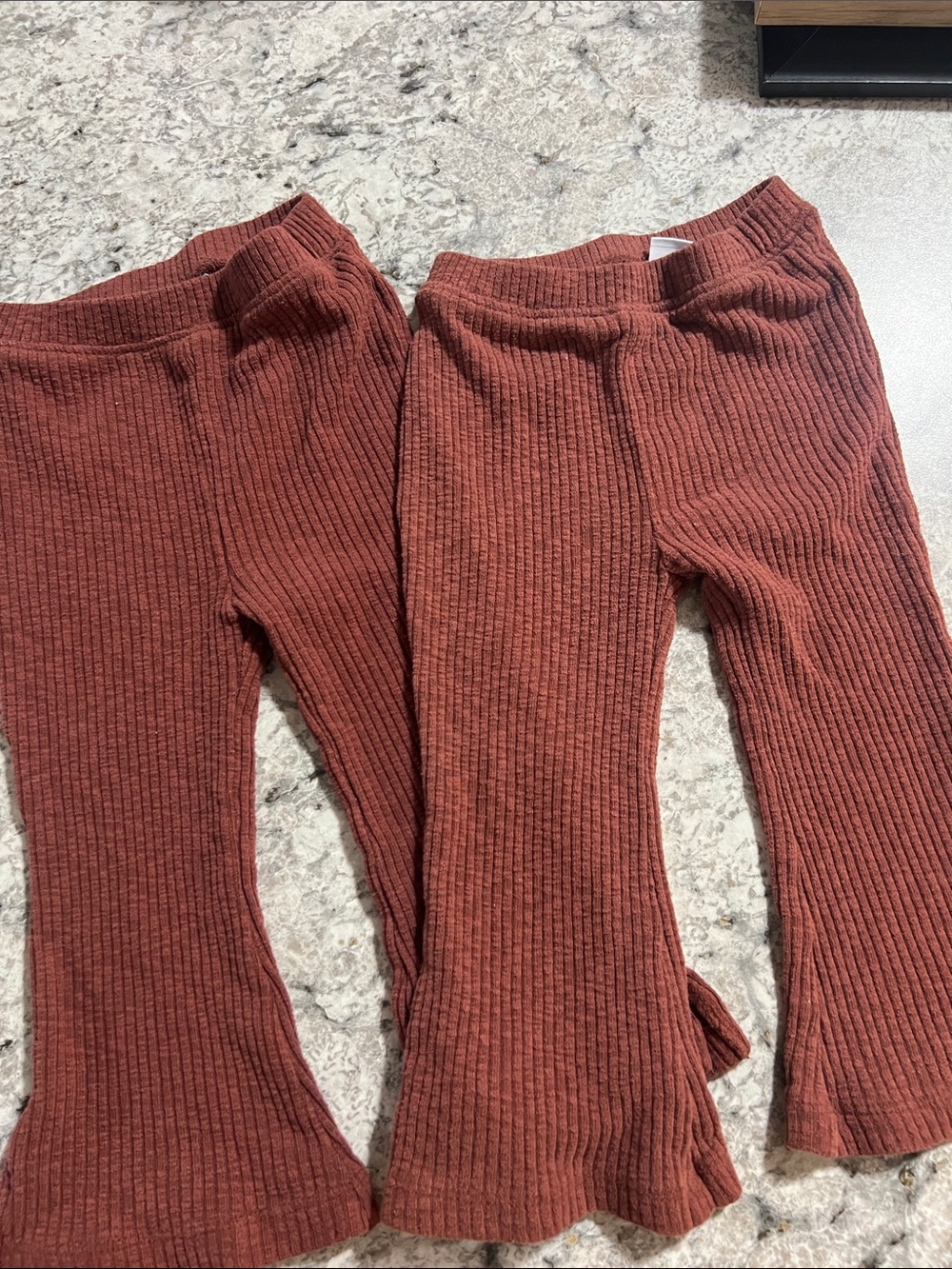 Old Navy Girls Ribbed Flare Leggings in Rust